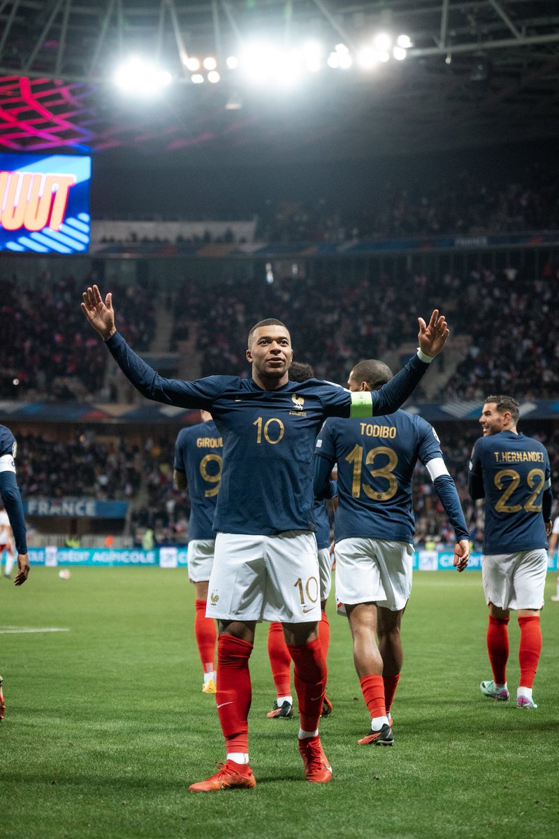 KMbappe tweet picture