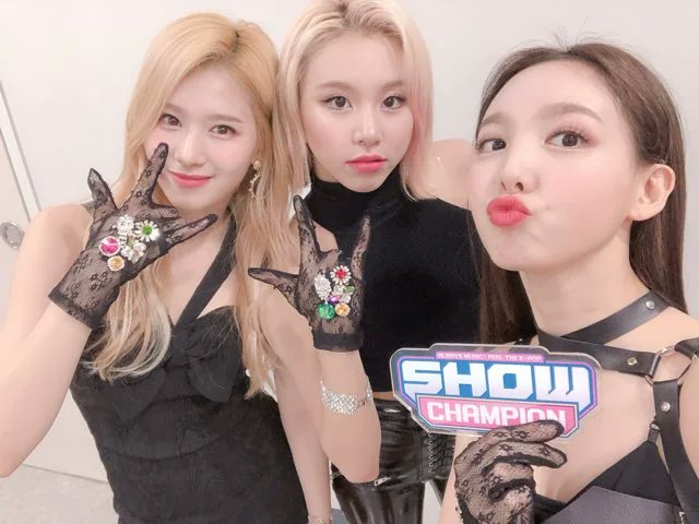 𝙲reo que todas supieron que el #c𝕠𝐥𖦹r𝑓𝕦l𓈒ྀི࣪𓊈ㅤ𝐫𝕖𝚍𓊉 era mi favorito pero hoy nos tocó ponernos bonitas de color negro y con muchas ganas de cantar #𝐥𝕒·𝑣ie͠·𝕖𝚗𓈒࣪ु𝐫𝕠se en este evento que ya hacía falta en nuestras vidas.

𝖌hosting  ◌ ֺ ׅ  🪽 #𝕤henhe !