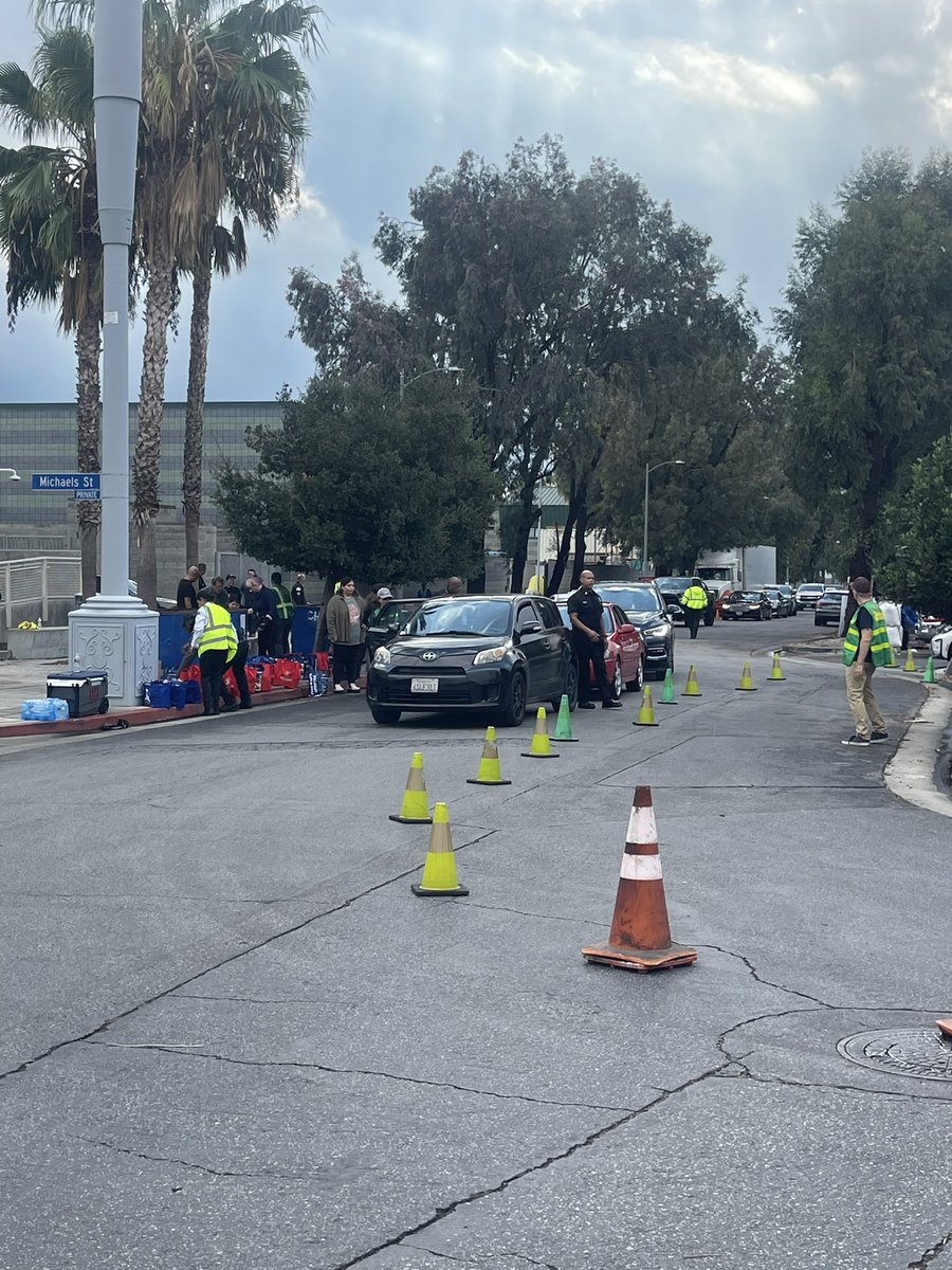 A successful event at the Food Giveaway in Panorama City today!-over 2500 bags of food given to members of the community.  Your LAFD along with LAPD, CERT, LADWP, LA Sanitation and the LA Rams assisted with the giveaway. #giveback #helpinghand #justserve