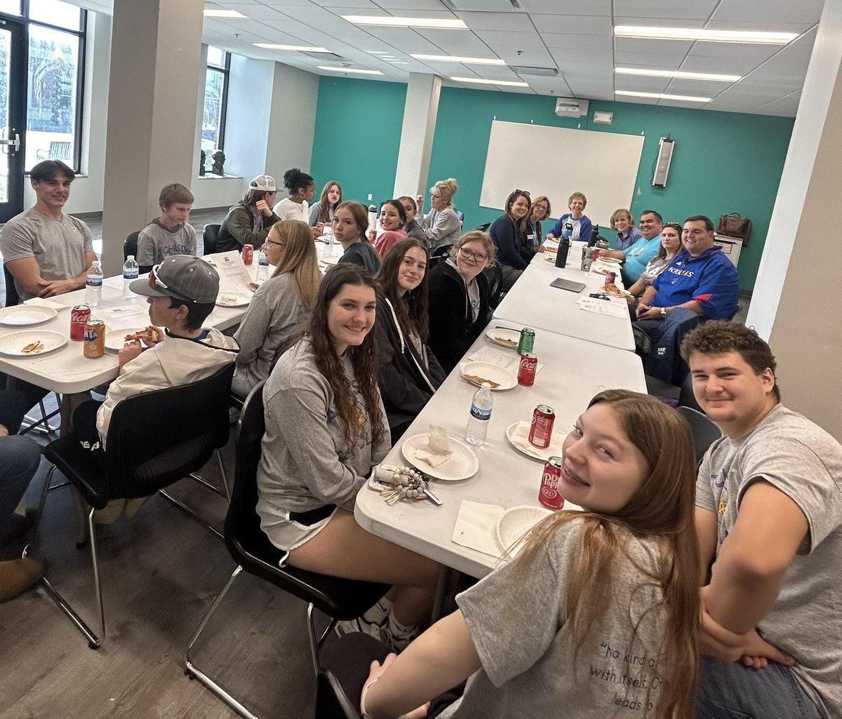 saffield's tweet photo. It was a beautiful day to volunteer &amp; help at the International Forest of Friendship! 🌳@KSHSAA @Kansas_KAY @ahsphoenix @AtchisonMS409 #amsaffield #AtchisonKAYClub #WeAre409 #ServiceMadeFunGetsDone #WhatsYourWhy https://t.co/B3rjEui8JW