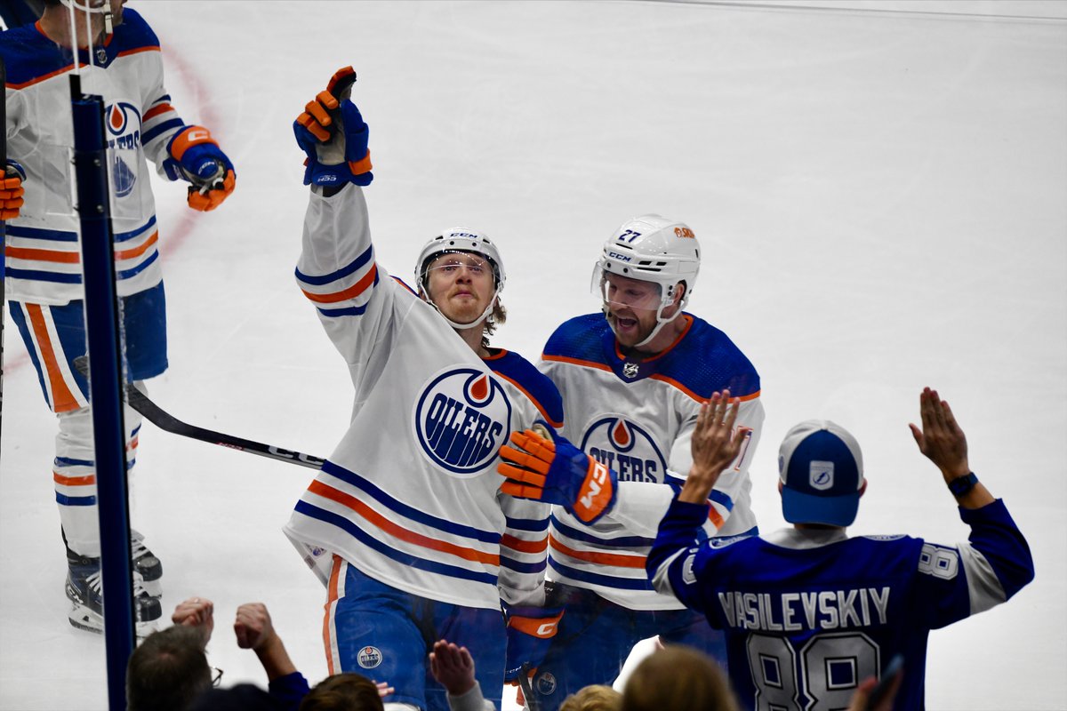 BR_OpenIce's tweet photo. James Hamblin pointed to the sky and appeared to say "I love you, mom" after scoring his first NHL goal 🥺

Hamblin lost his mom to cancer in 2017 https://t.co/PTLX4rFVaj