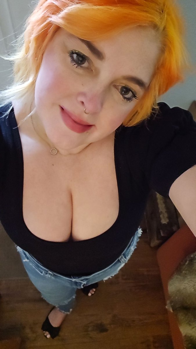 _sarahashley_'s tweet photo. Is this how you get followers? https://t.co/fV9cql8YIu