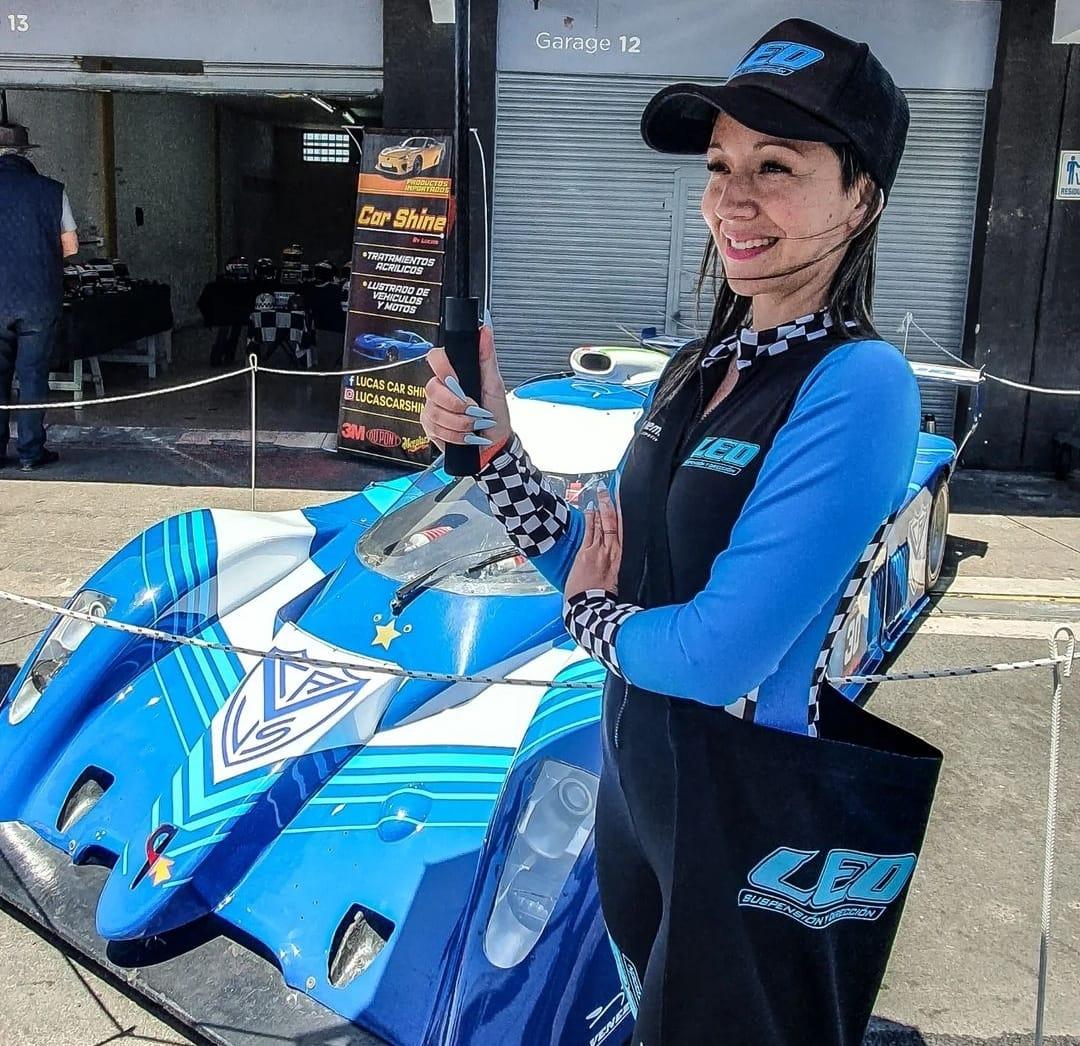Nuestro SPORT Prototipo exhibiéndose en el Autodromo Gálvez en las 100 vueltas "ELF" .
Que correra el próximo fin de semana.
<a href="/LaVazuladaOK/">Agrupación La V Azulada</a>  <a href="/sportprototipo/">Sport Prototipo Argentino</a> 
<a href="/AAvolantes/">AAV</a>  <a href="/Velez/">Vélez Sarsfield</a>