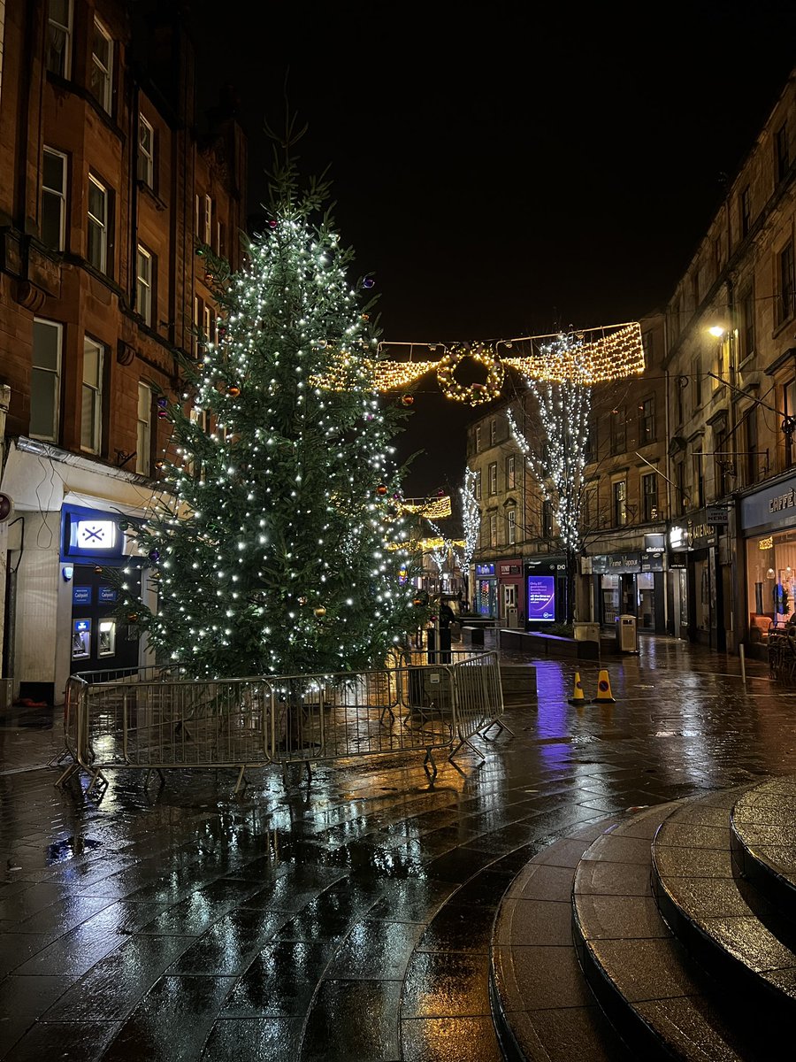 cityof_stirling's tweet photo. Festivities in the city centre ❤️ https://t.co/gsAdGz8NgX