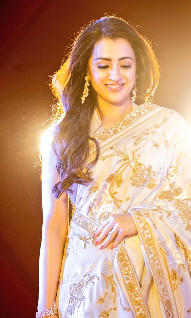 Varun_S1426's tweet photo. #MansoorAliKhan should ask heartfelt APOLOGY to @trishtrashers 😡 for his speech.....

This kindaaa speech need to be stopped 💯

I Really Appreciate You @Dir_Lokesh na 🫡♥️

#WeStandWithTrisha  🤝🏻👑

#Trisha #MansoorAliKhan #LeoTeam https://t.co/1FFvyZIqh9