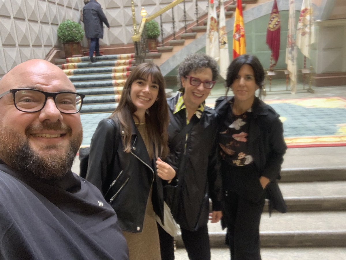 scariosHR's tweet photo. Un día magnífico. De verdad. Larga vida a los #Prismas @mc2coruna @puratura @EstibalizEs @suqui_castro @cllorente89 @LazaroElena https://t.co/U7OL2ELZ41