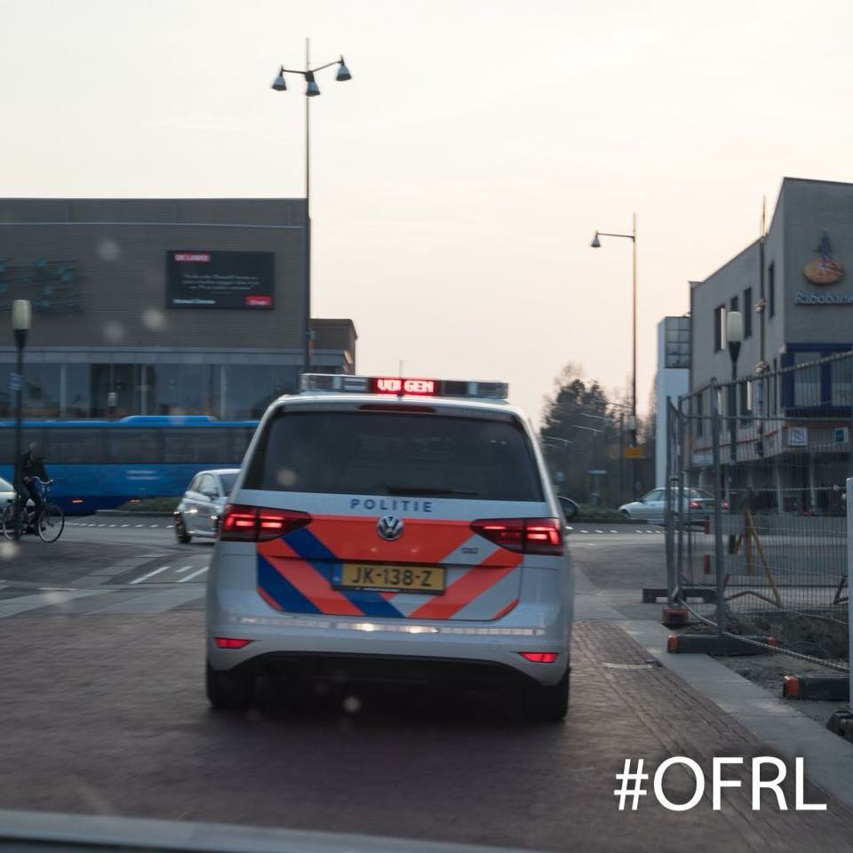 Op 16-11-23 omstreeks 08.00 uur is een 21 jarige man uit #Drachten aangehouden op De Slag in Drachten. De man had nog een gevangenisstraf van 71 dagen openstaan. De man is ingesloten om de straf uit te zitten.