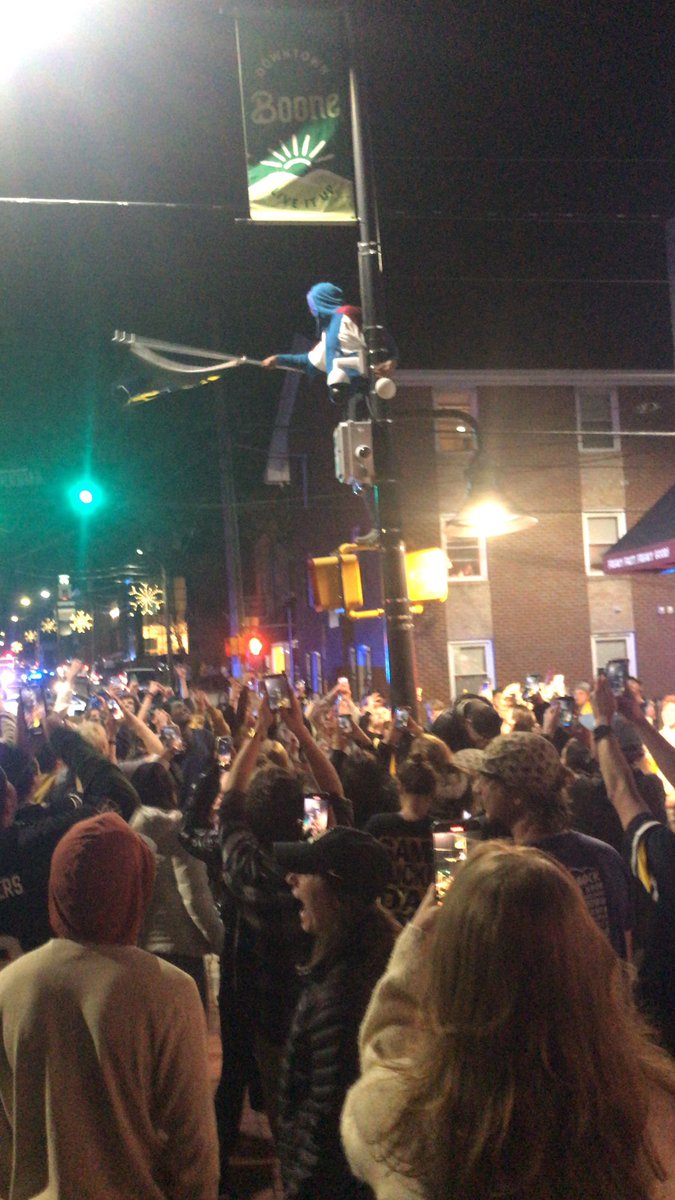 SmithbackSpence's tweet photo. We have reached the “climbing stoplights” portion of intoxication in downtown Boone https://t.co/ruvUSM9Qfi