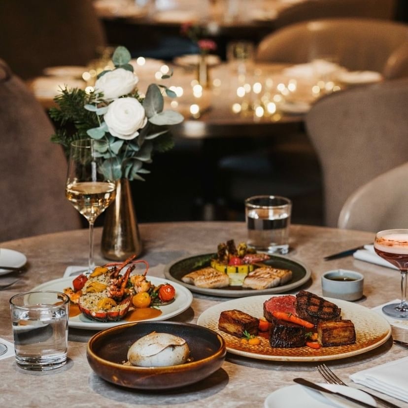 MyTOFD's tweet photo. Elevate your holiday celebrations at LOUIX LOUIS in The St. Regis Toronto 🎄 🌟 🍽️ From a Festive Christmas Feast to exclusive New Year’s events, LOUIX LOUIS has everything you need to make this holiday season merry and bright! 📸 IG: @louixlouis #to_finest #holidayseason https://t.co/Y7J3WgOR7j
