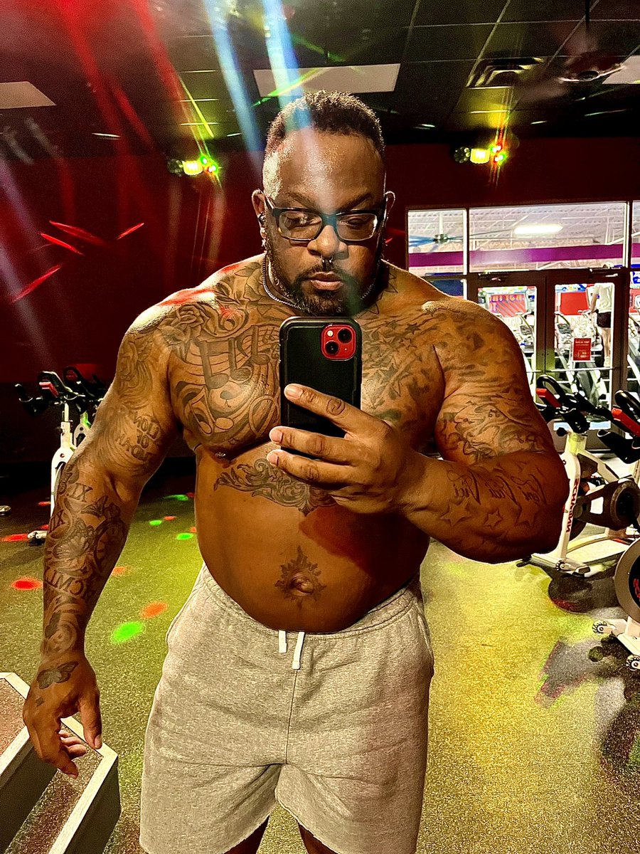 flexing_scorpio's tweet photo. Who likes that after the gym “man scent”
#gradeAbeefnigga #tattedmelaninmuscle #aftergymplayismyfavorite #canyouhandleit #forthefreaksonly #manscentlovers https://t.co/N2e91BrRK0