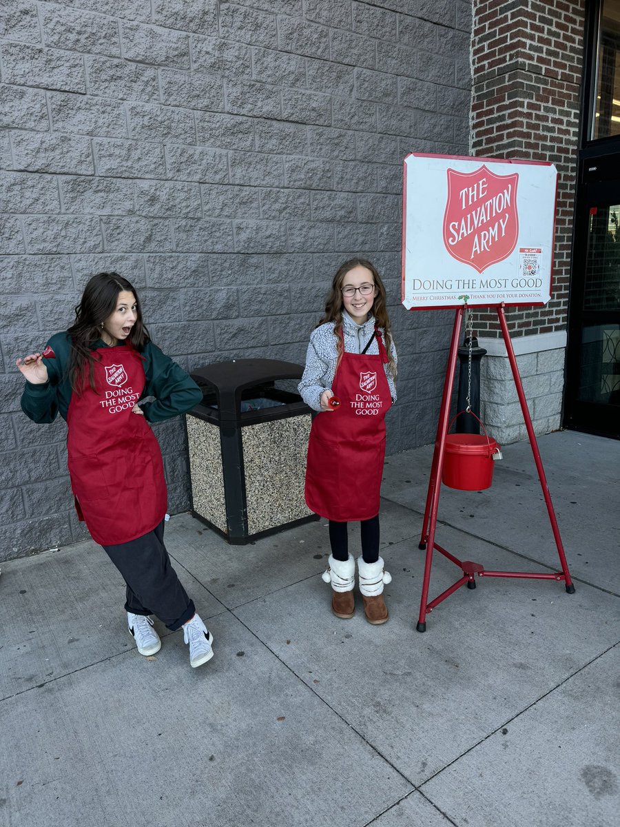 Runbeckhamrun's tweet photo. @WEMS_Raiders Leadership students serving the community today!  Doing the most Good! https://t.co/skzTHXwEhW