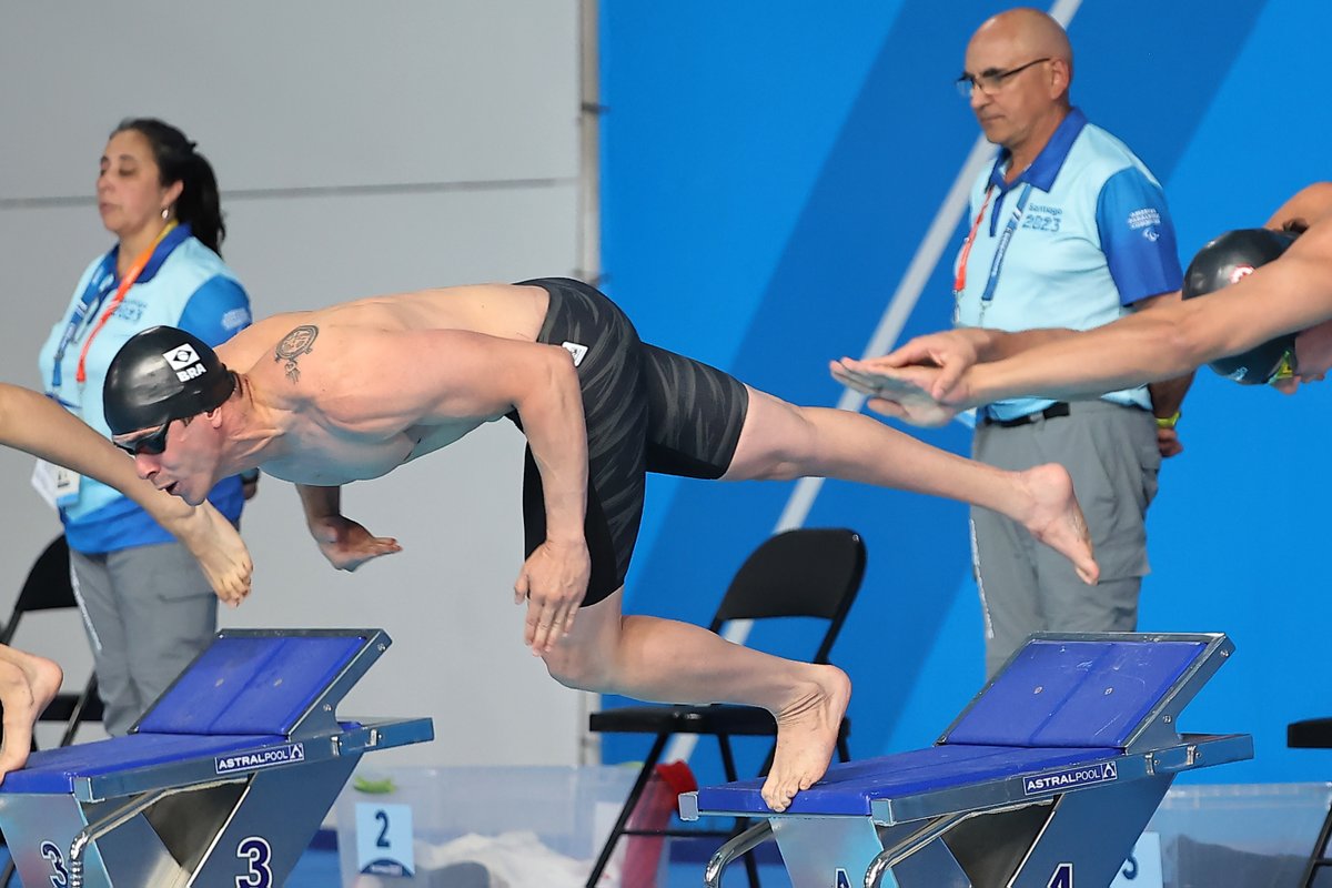 Para_swimming's tweet photo. And the last gold medal of the session goes to...
BRAZIL! 🇧🇷

Men's 50m Freestyle S10 results⬇️
🥇 @BrPhelipeR 🇧🇷
🥈Fernando Lu 🇨🇦
🥉Yaseen El-demerdash 🇺🇸

📊Results: https://t.co/9BLMk6fGY3

#ParaSwimming @santiago2023 @cpboficial https://t.co/aGNBRvz86d
