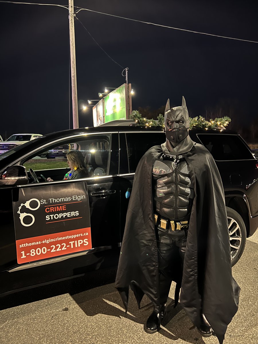 tipsstthomas's tweet photo. The #stthomasoptimistsantaclausparadeis here! Thanks again to #StThomasBatman  for the extra security this year 😊 https://t.co/ixlMdVY7Yq