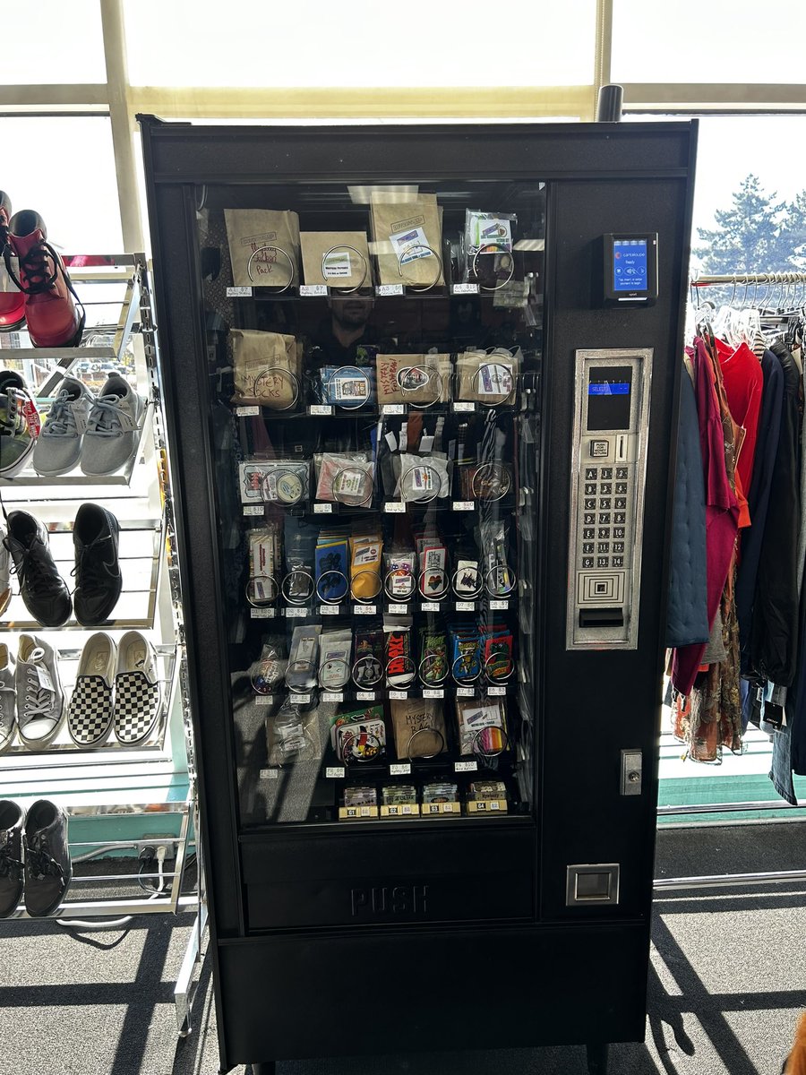 DetroitlandV's tweet photo. Our NEW #creativevending machine w/ CC reader & some NEW products is now live at Regeneration + we replaced the broken machine at Flamingo Vintage with a fully operational machine! 💯 We are working on upgrading that machine to a CC reader too! #detroitlandvending #Detroit https://t.co/4FsS6ySUho