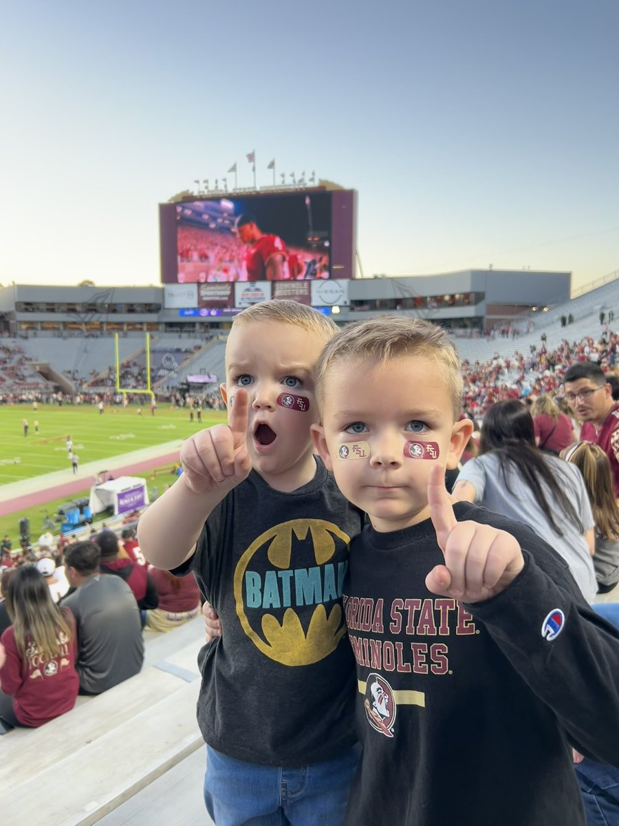Chig818's tweet photo. #VyStarAtDoak
Go NOLES 🍢🏈 https://t.co/SCE1taqMBo