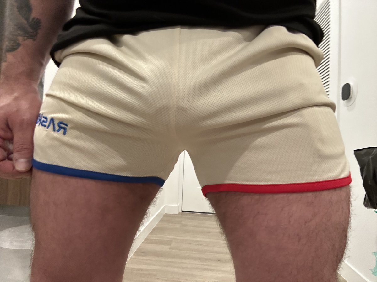 WolfJamesxxx's tweet photo. Do these gym shorts make my ass look big? #raskol #retro https://t.co/hmW67NVum6