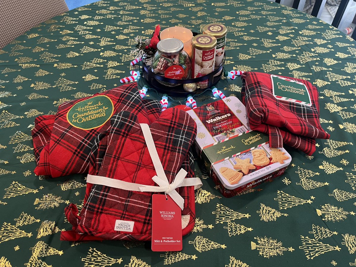 DTomeh's tweet photo. Thank you to @hallmarkchannel for the amazing #HallmarkHolidayDrop! https://t.co/c3hJiIxayz
