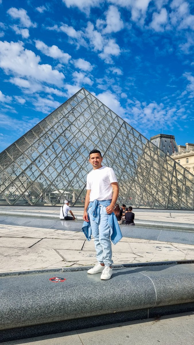 jonhdeywidofc's tweet photo. Louvre https://t.co/t6oFe3PBIH