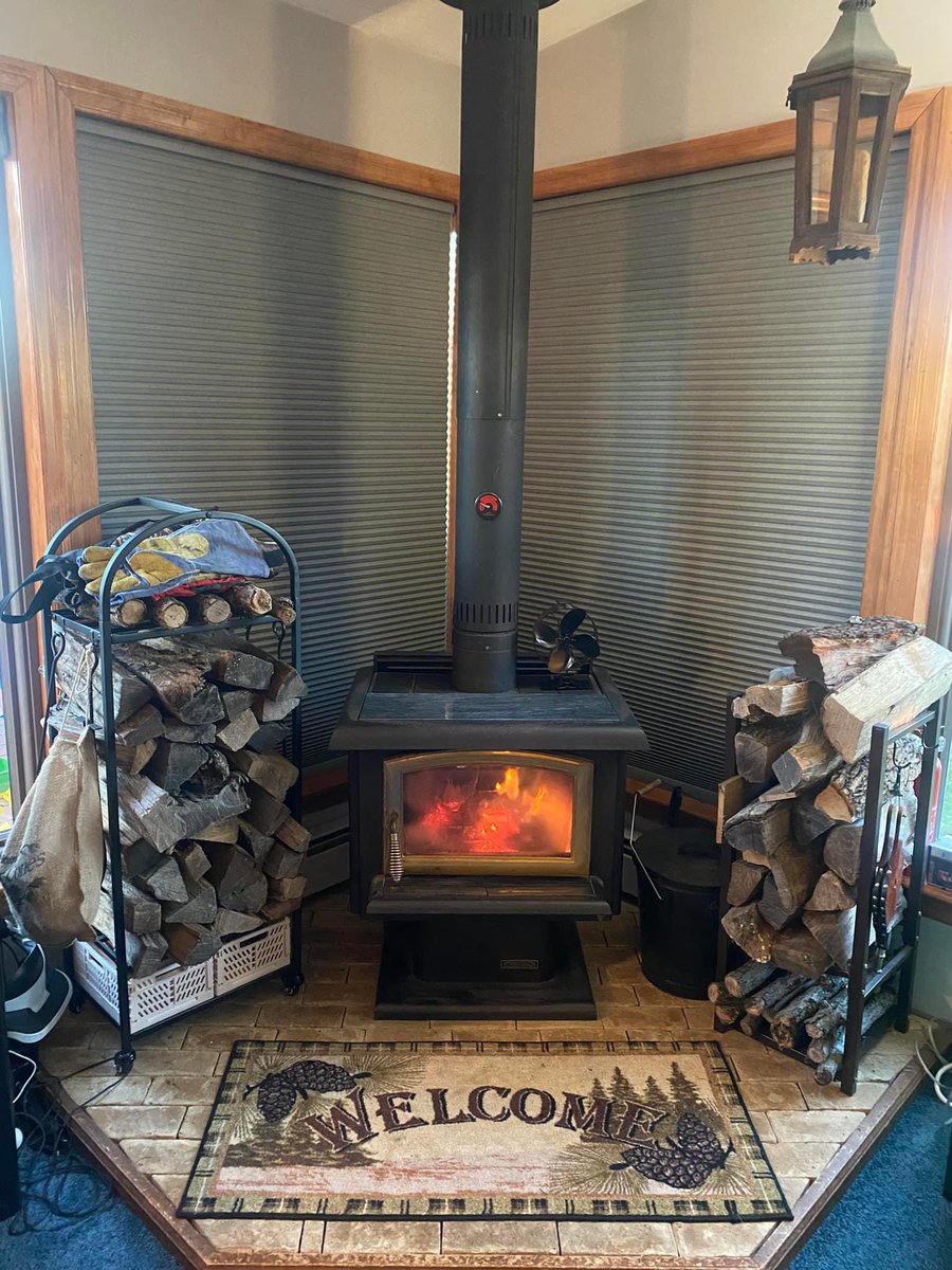 LisaMarie2023's tweet photo. Cozy Saturday night by the fire ❤️❤️ #relaxing #cozy https://t.co/Z07cRl8Cvt