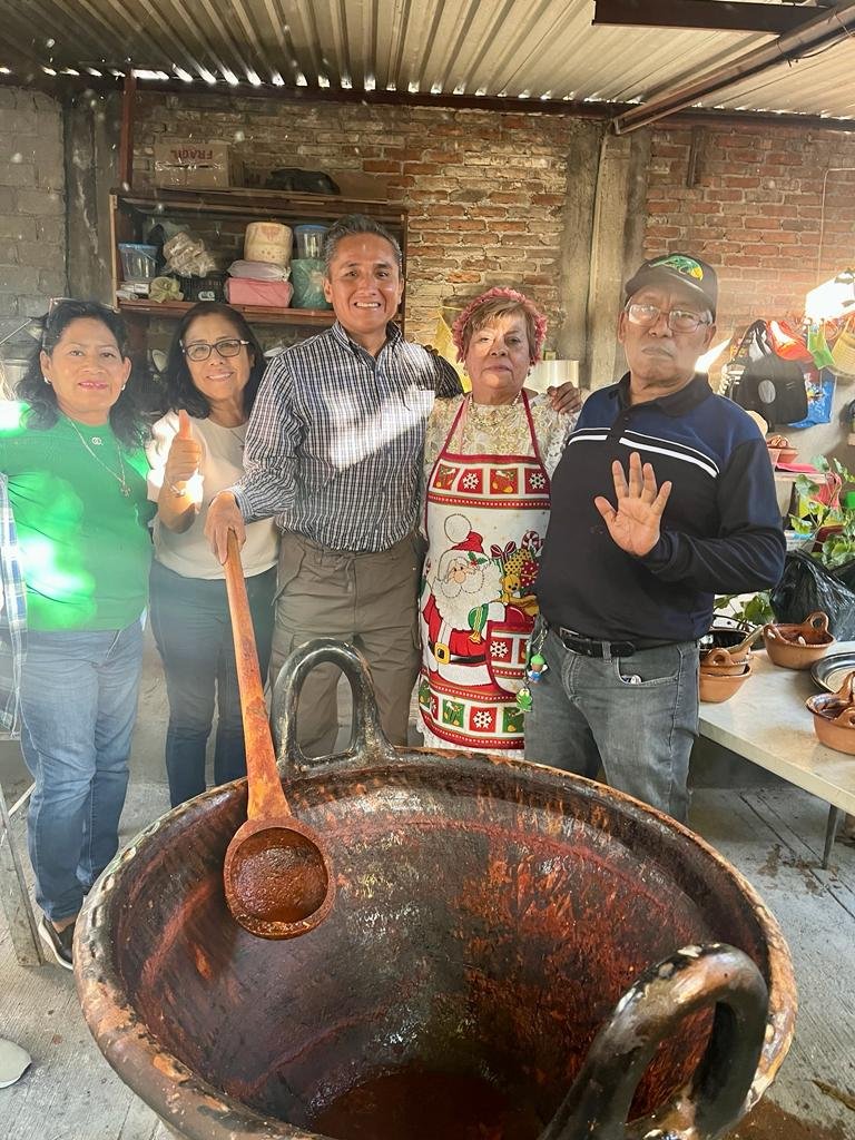 MomoxJose's tweet photo. En casa de la Química Lili Blanco Flores degustando exquisito mole de caderas  con el tradicional dulce de calabaza, gracias a toda la banda Movimiento Sindical Tehuacán; Enfermeras Rosario Pérez Isidro, Quetita San Rey, Licenciada Eduarda Hernández, Doctor Martín Martínez Hernández, gracias a mi hermano @Damianmomox por todas la atenciones.