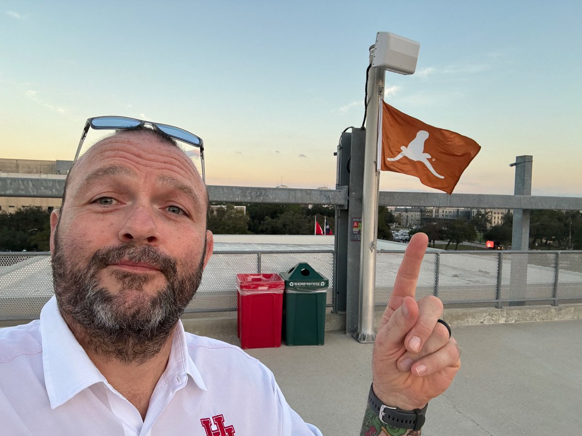 Won’t ever see this next year. Maybe it can leave with Dana? <a href="/BarstoolCoogs/">#7🏀 / #21 🏈 Barstool Coogs</a> <a href="/UHouston/">University of Houston</a> <a href="/Joseph_Duarte/">Joseph Duarte</a> <a href="/UHCougarFB/">Houston Football</a> <a href="/gocoogs1/">GoCoogs.com</a>