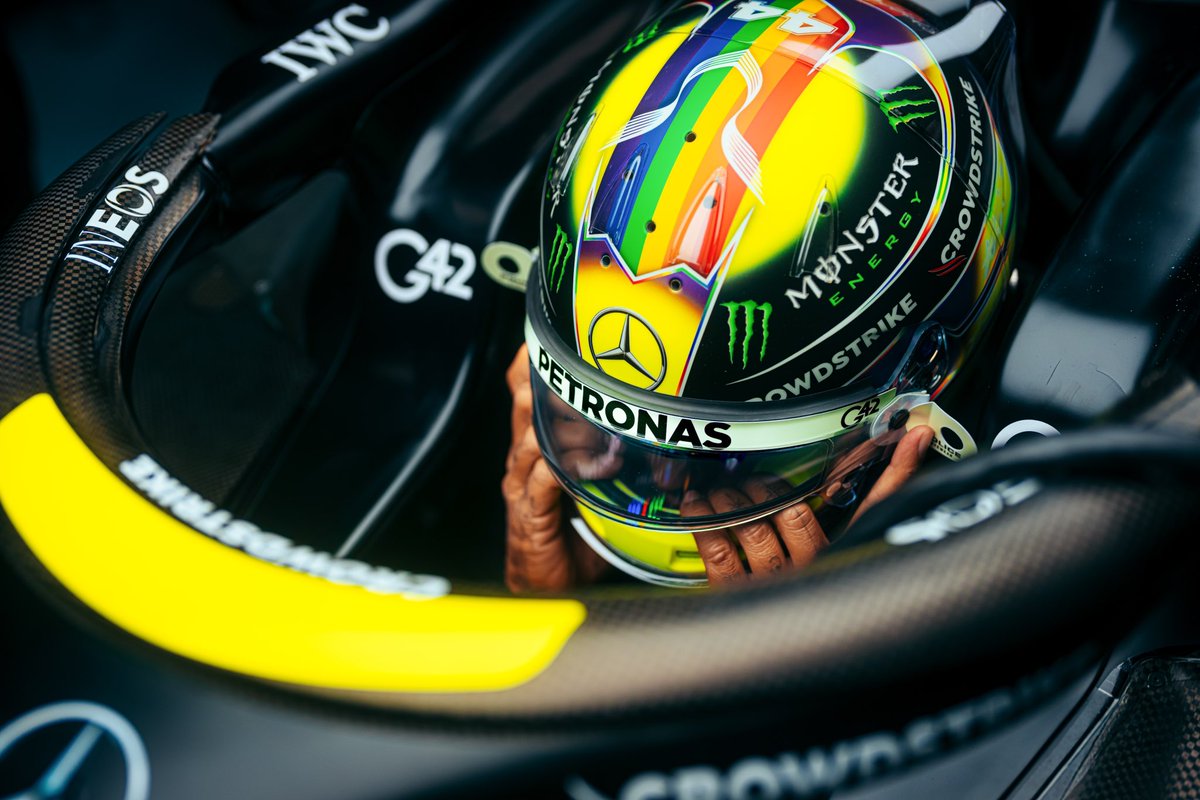 LH44_Lisa's tweet photo. 👑 @LewisHamilton 🖤 Good luck 🤞🏾🌠🤞🏾 in the race 🏁 Hoping for a flying start ⚡#LetsGo 👊🏾
#HAMmerTime 🔨🕑 #TowTime #TeamLH #LasVegasGP
Sending now as having a nap in 🇬🇧 to get up early am! 😉 https://t.co/rKHZjHWbkA