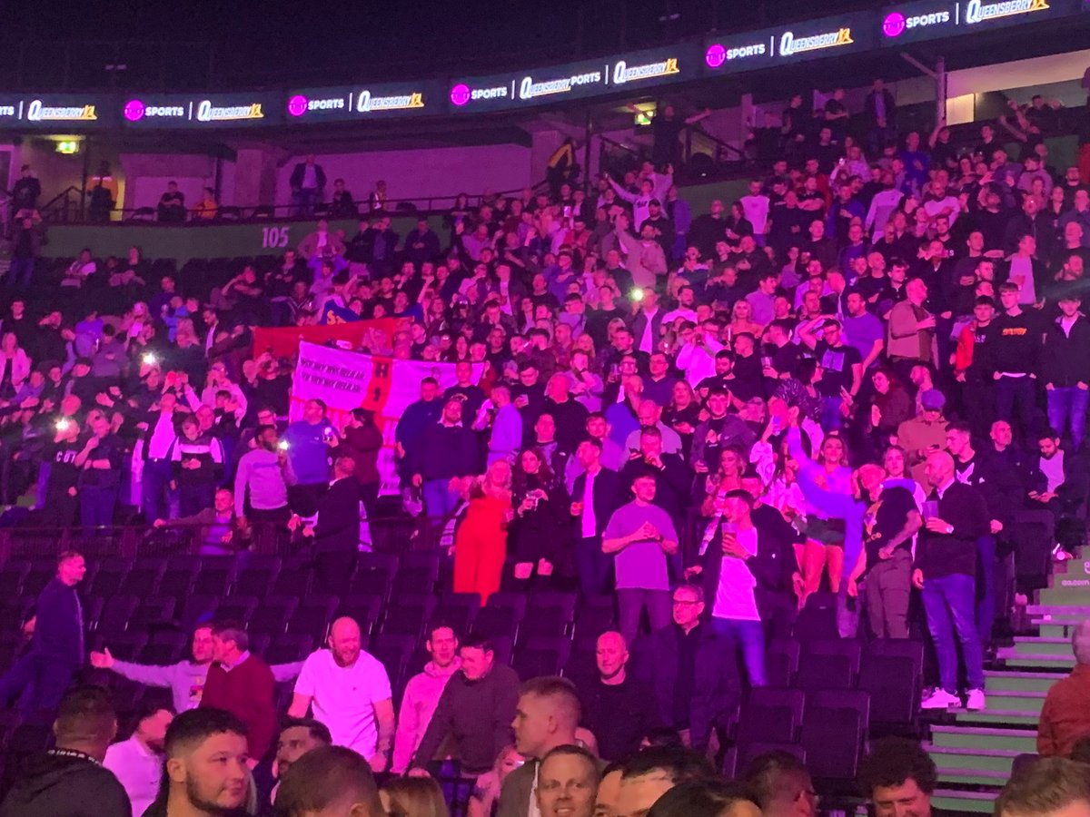 🥊🇬🇧 Quality support for @NathanHeaney here in Manchester - half of Stoke have come up! 11:30pm and they’re making some noise 📣 #BentleyHeaney -#Magnificent7