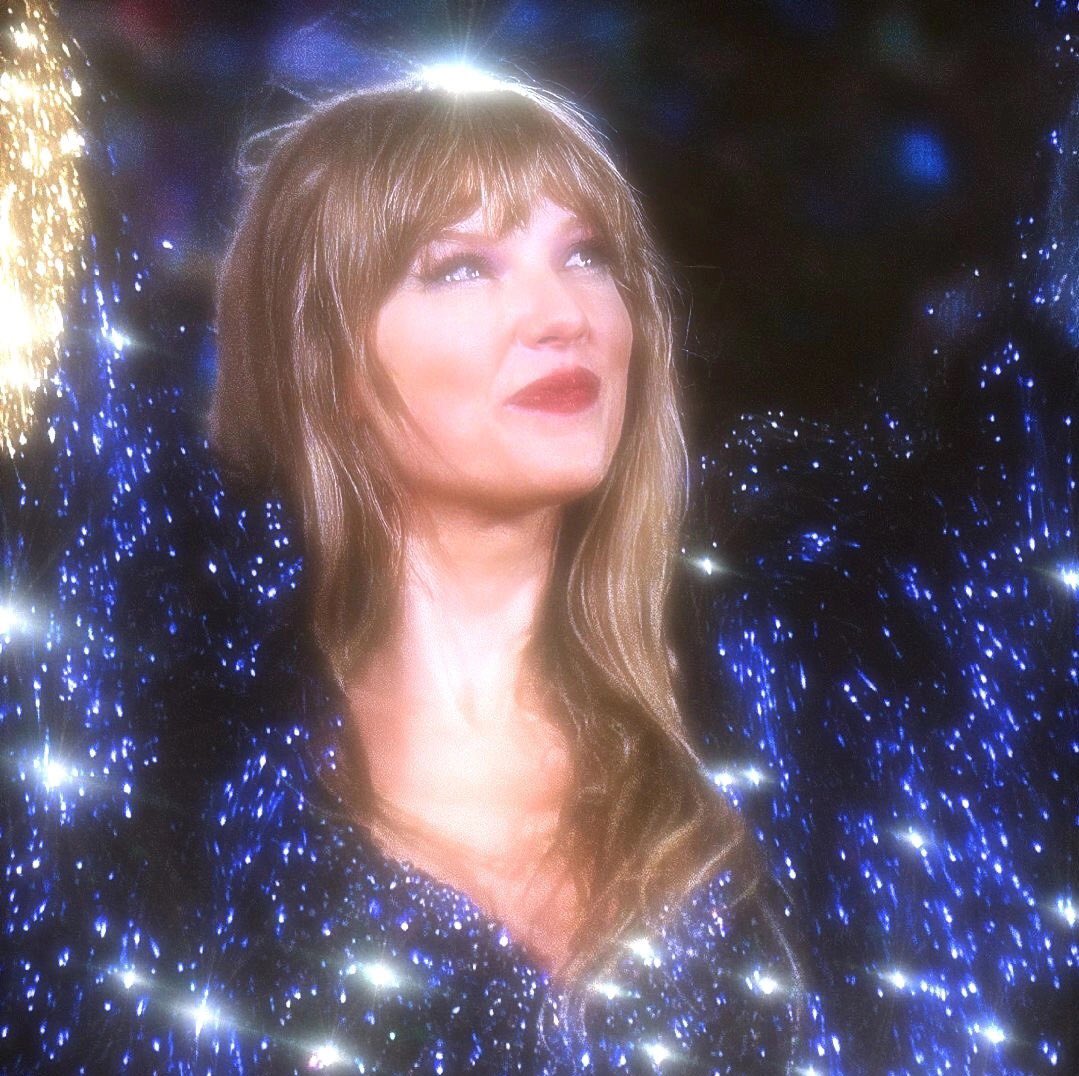 This angel here, who’s hardly ever postponed in 17 years. She invites fans to her home, she’s saved countless lives, and she’s just trying to keep everyone safe. She needs to know how much we love and appreciate her for keeping fans safe and everything she does🫶🏼 #WeLoveYouTaylor