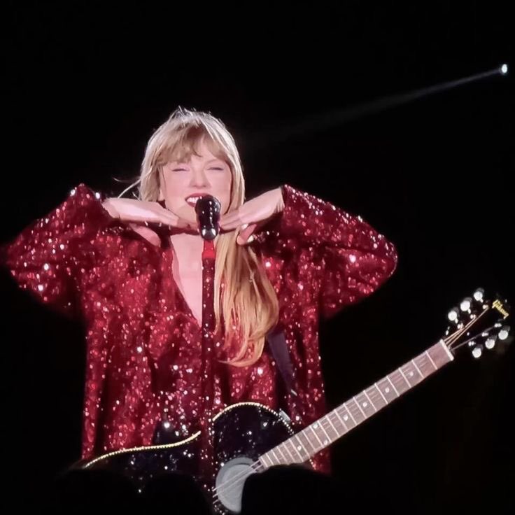 hoonzglerr's tweet photo. imagine letting go of the person who always sees us with love, cares about our safety to the level of postponing shows, Taylor, you have all my love and my entire life, i will be with you always and forever
TAYLOR IT'S NOT YOUR FAULT #weloveyoutaylor #TaylorWeWillStay https://t.co/cdZfdlcRpt
