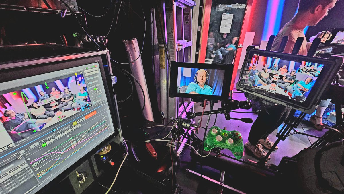 Hyper_RPG's tweet photo. Also, in case you didn't know, we use a #BoltJR cinematic robot to get butter smooth camera movements on our live streams synced with @UnrealEngine #VirtualProduction. Operated with an @Xbox controller! https://t.co/gVUSDxDaLW