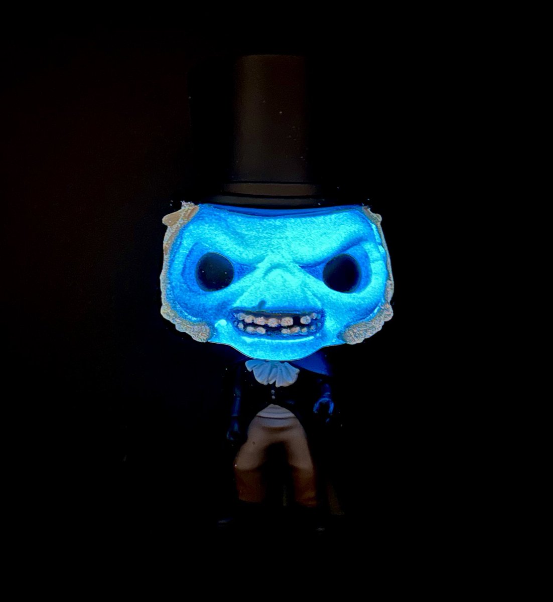 MOESKIDZ's tweet photo. Shoutout to @ferniefunko for assisting me in securing a Jared Leto π₯³π₯³ #funko #funkofam #funatic #hauntedmansion #glow #jaredleto #hatbox #hollywood https://t.co/22ydSNjgr1