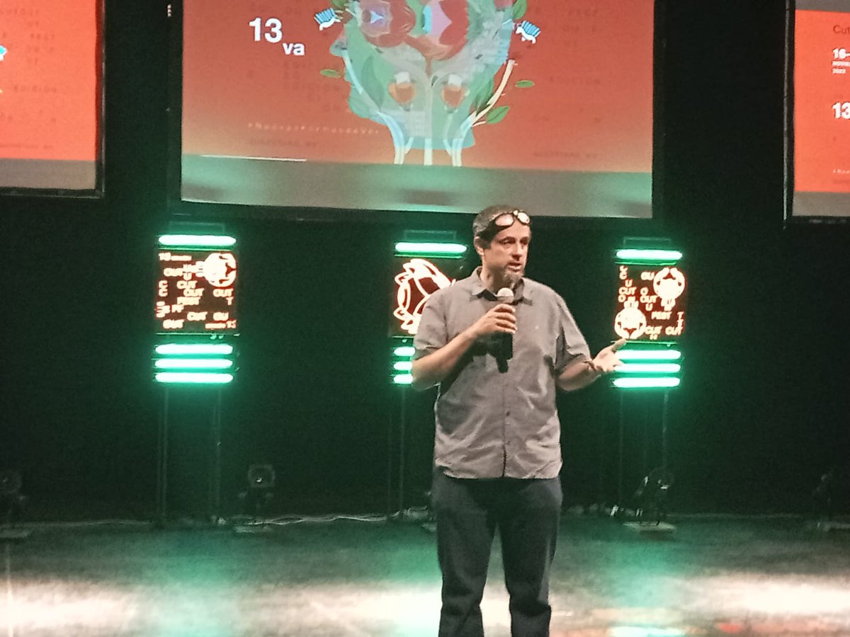 Desde Guadalajara, llega #LeónFernández para hablar de su exitosa trayectoria como director de stop-motion, animador y creador de marionetas.

Ganador de múltiples premios Ariel y fundador de Outik. 🌸1⃣3⃣

#NuevasFormasDeVer.