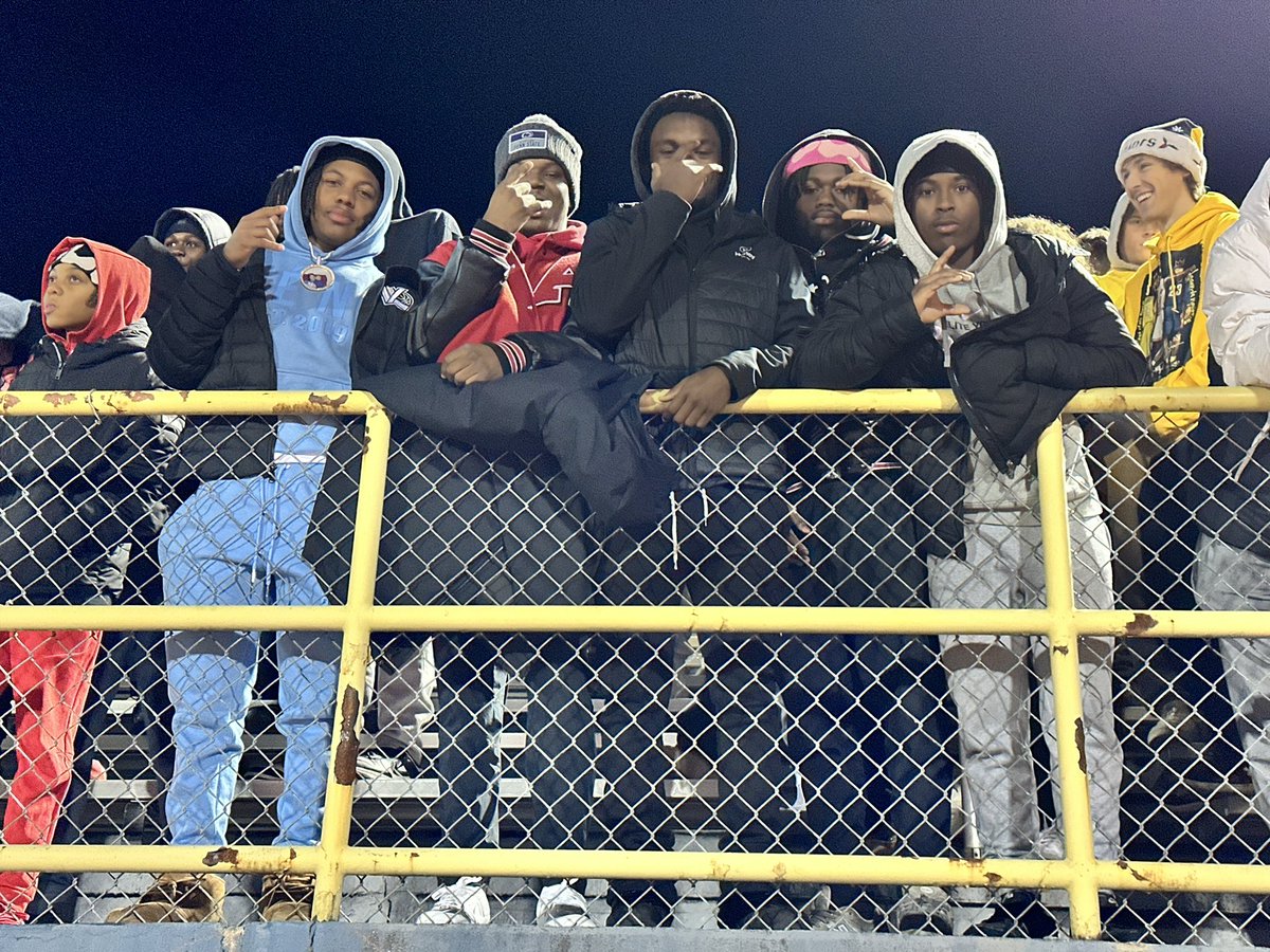 100.1 FM and AM 1020 KDKA (@kdkaradio) on Twitter photo Look at this crew that pulled up to the WPIAL 6A Championship‼️🔥
Woodland Hills’ <a href="/Pgh_Mere23/">Amere brown</a> & <a href="/SmithScoop/">scoop smith</a>
Steel Valley’s <a href="/valleyboidon3/">Donald“Mr.Touchdown💲”barksdale 🥷🏾</a> & <a href="/DaronBarksdale/">Da’Ron“Daedae”Barksdale⚡️3⭐️DB</a>
Aliquippa’s <a href="/Tiqwaihayes/">✊🏽tikey✊🏽</a>
Serious star power ⭐️
#KDKAFridayNightLights #GoNextLevel #WPIAL Look at this crew that pulled up to the WPIAL 6A Championship‼️🔥
Woodland Hills’ <a href="/Pgh_Mere23/">Amere brown</a> & <a href="/SmithScoop/">scoop smith</a>
Steel Valley’s <a href="/valleyboidon3/">Donald“Mr.Touchdown💲”barksdale 🥷🏾</a> & <a href="/DaronBarksdale/">Da’Ron“Daedae”Barksdale⚡️3⭐️DB</a>
Aliquippa’s <a href="/Tiqwaihayes/">✊🏽tikey✊🏽</a>
Serious star power ⭐️
#KDKAFridayNightLights #GoNextLevel #WPIAL