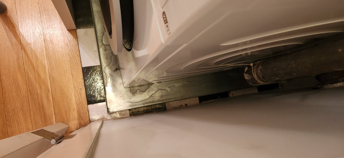 DavidMNYC's tweet photo. #Bosch washing machine leaking from bottom. This is the fourth machine installed in the past few weeks. Two were delivered damaged and two leaked. Store says to call Bosch and repair person is incompetent and can't find leak. All Bosch does is put me on hold #Bosch https://t.co/BctYv4yejs