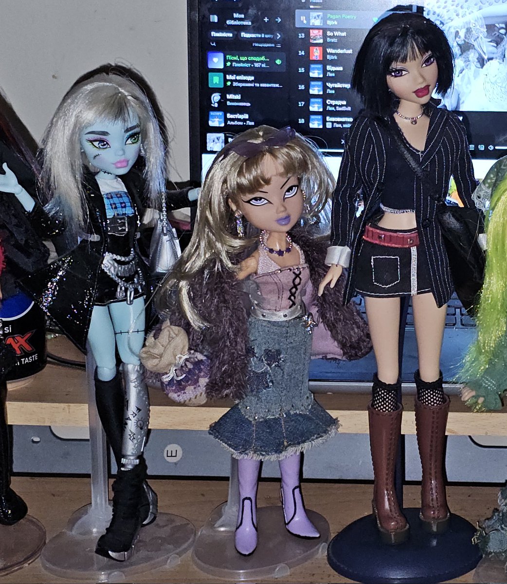 houseofmous's tweet photo. just photos of my fav doll outfits that I styled myself :) https://t.co/CxMXWAwtKE