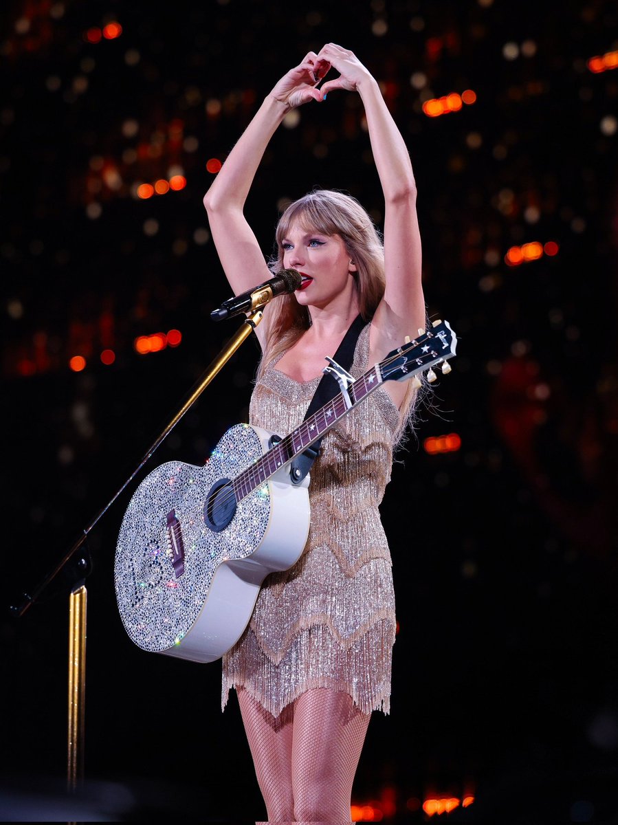 as músicas dela sempre me confortaram em momentos difíceis, queria poder confortar ela de alguma forma nesse momento também 😔
TAYLOR ESTAMOS COM VOCÊ