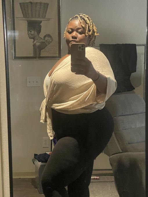 Got my hair done &amp; been snapping pics all day 💁🏾&zwj;♀️ https://t.co/LbusFaUxkz