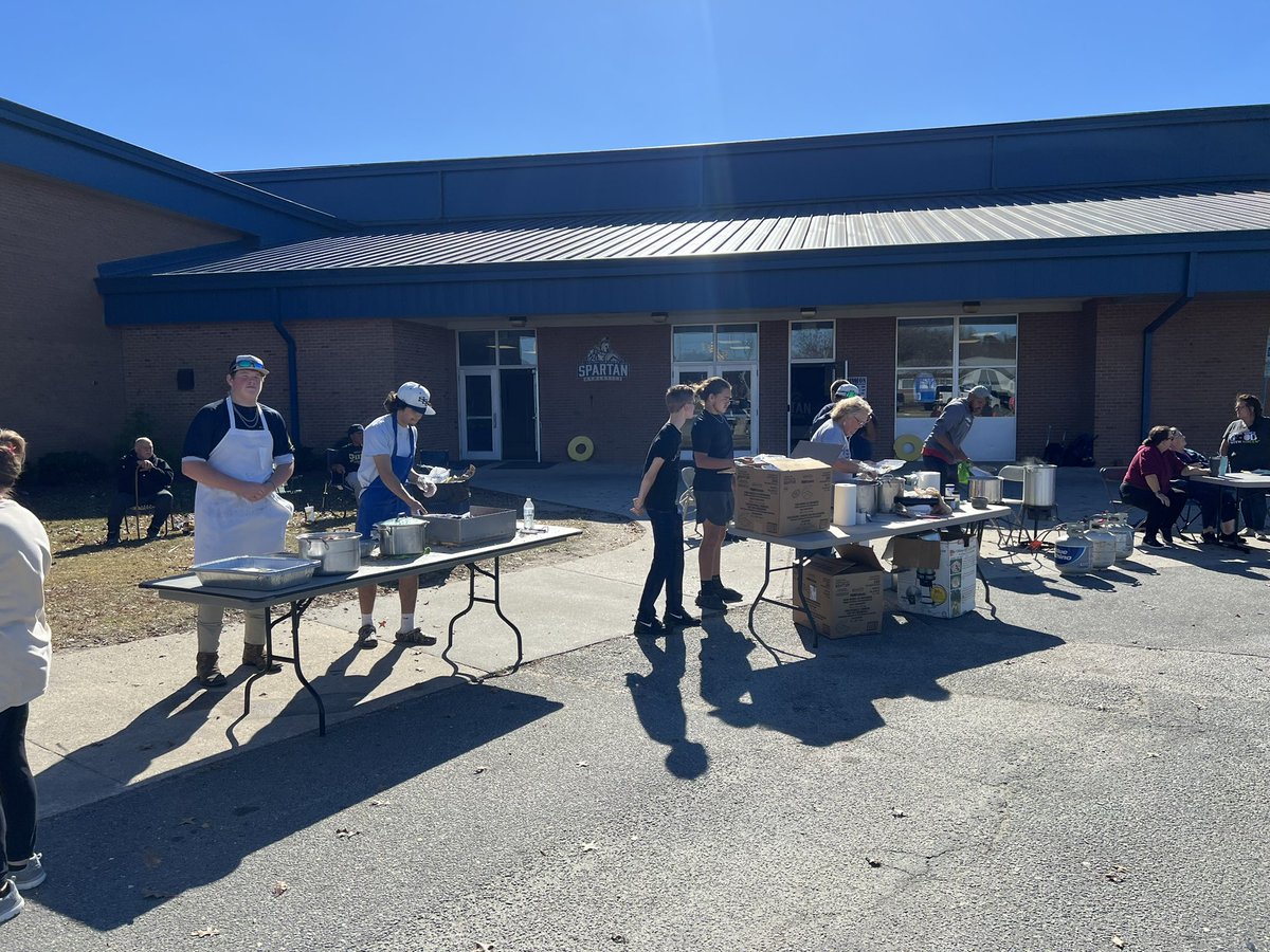 athletics_sss's tweet photo. Major props to the SSS Baseball team! You CRUSHED it with your BBQ sale! Shoutout for the huge effort and long hours โ you guys out in today, y'all are absolute allstars! ๐ #SSSBaseball #ssstrong https://t.co/8Rr9uHnkUX