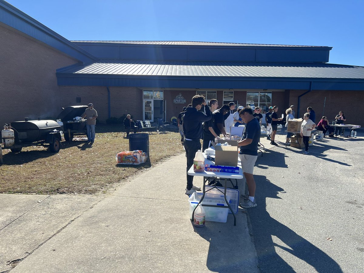 athletics_sss's tweet photo. Major props to the SSS Baseball team! You CRUSHED it with your BBQ sale! Shoutout for the huge effort and long hours โ you guys out in today, y'all are absolute allstars! ๐ #SSSBaseball #ssstrong https://t.co/8Rr9uHnkUX