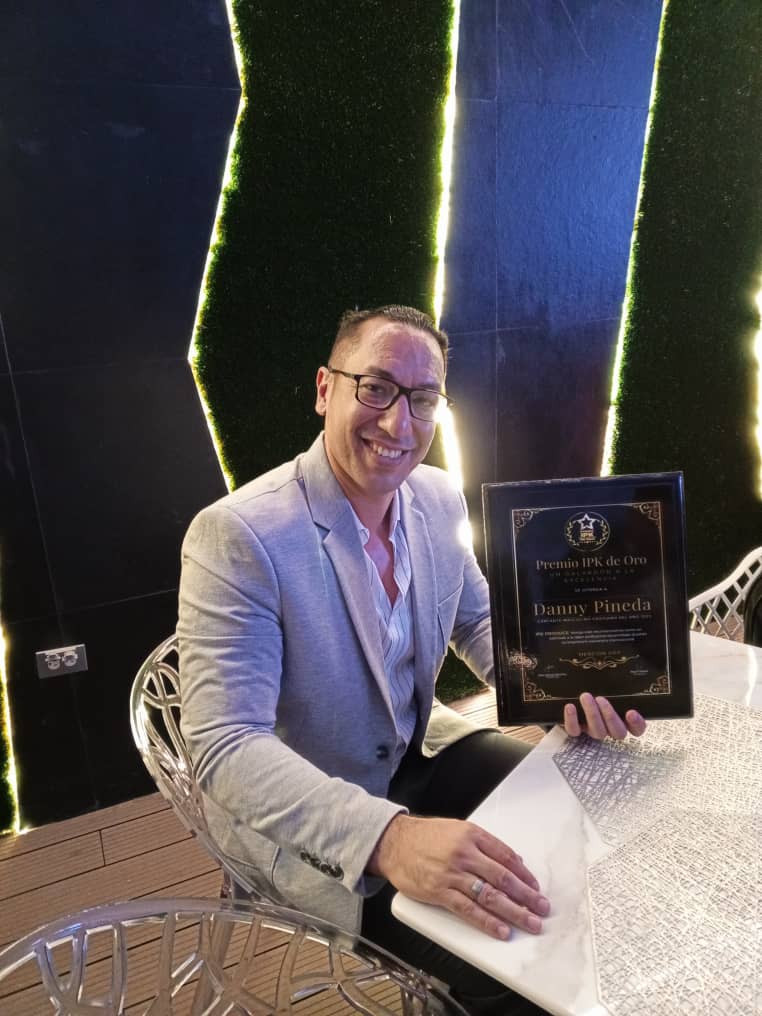 dannypined's tweet photo. Recibiendo el premio IPK de Oro 🔥 https://t.co/L1B8uR6Sr2