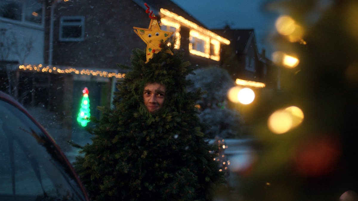 LBBOnline's tweet photo. How Bizarre! A family becomes more Christmas (literally) in @Tesco's Christmas advert by @BBHLondon. https://t.co/tJCravlYMw https://t.co/adAZmyjo2a