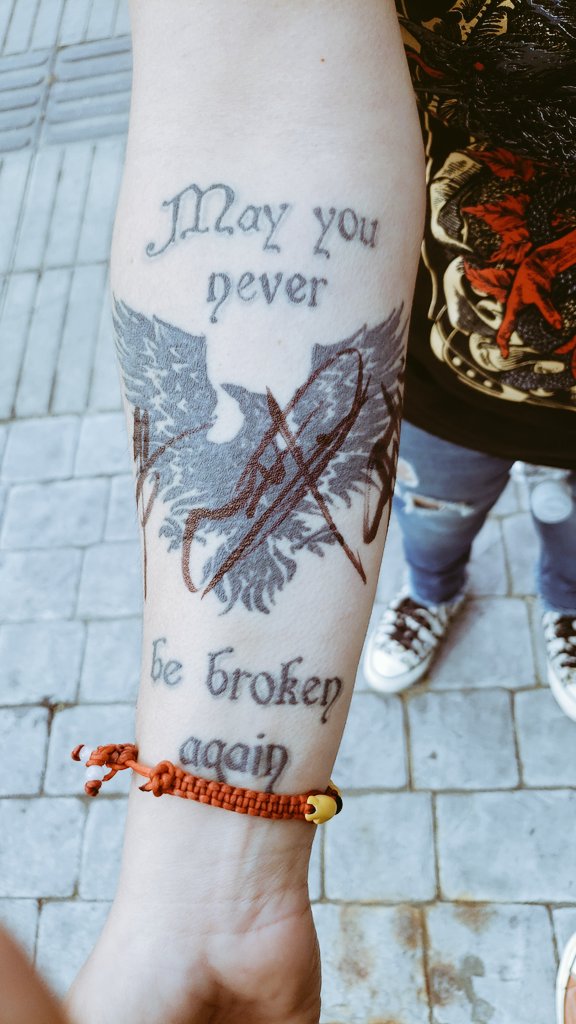 Cyn_Rose's tweet photo. Agradecida🤩😍🔥🔥👏👏#chile #santiago #2023 #alterbridge_armyarg #blackbird #forever #inmyskin #pawnsandkingstour https://t.co/s0QggoeKXp