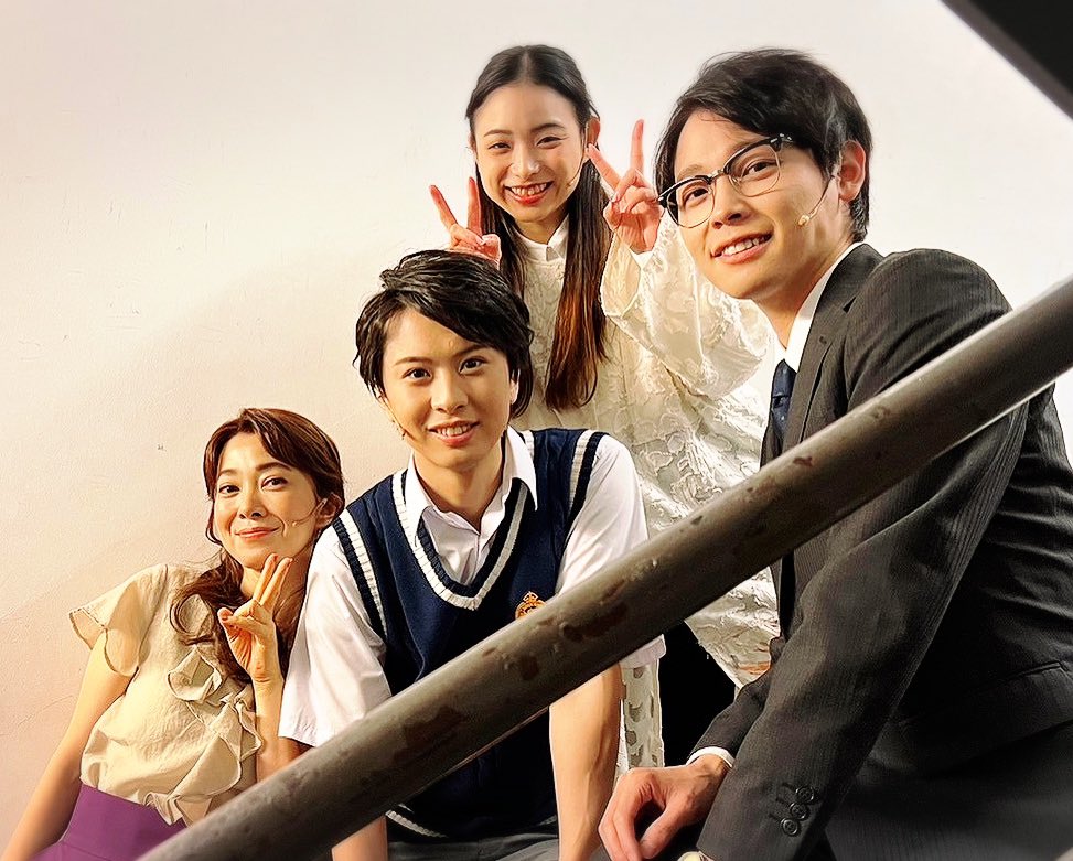 sorano87's tweet photo. #言の葉の庭
本日晴天☀️千穐楽2回公演‼️
12時と17時開演です。
我が家の家族です。リカとショウタ、物語の中でこれからどうなっていくかな。舞台上ではショウタと一度も呼ばなかった母。ショウタのこともとても愛してますよ。
#岡宮来夢　＃三小田芳樹　
＃翔野葵　#石村みか https://t.co/5QJRCJzvEn