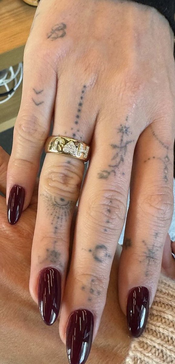 JAILEYSWRLD's tweet photo. omg the ring! 🥹 https://t.co/dPke35WeKR