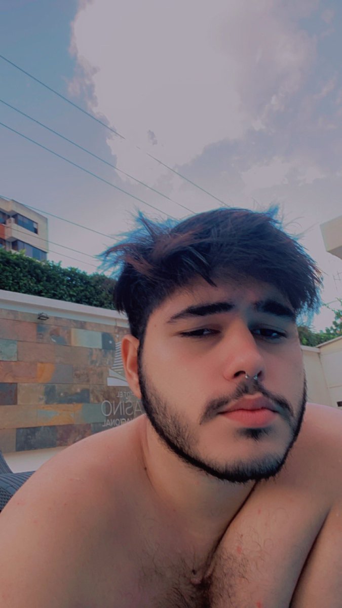 joseitoant's tweet photo. Pool Day 💦 https://t.co/TX6YgkzG1r