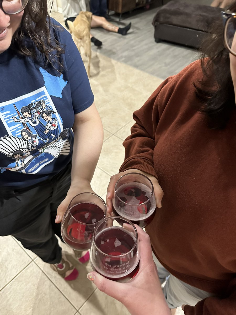 missmelis_27's tweet image. wine makes us feel fine 🤪