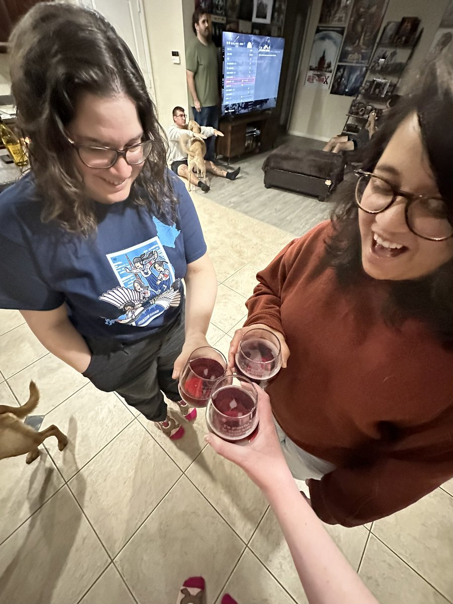 missmelis_27's tweet image. wine makes us feel fine 🤪