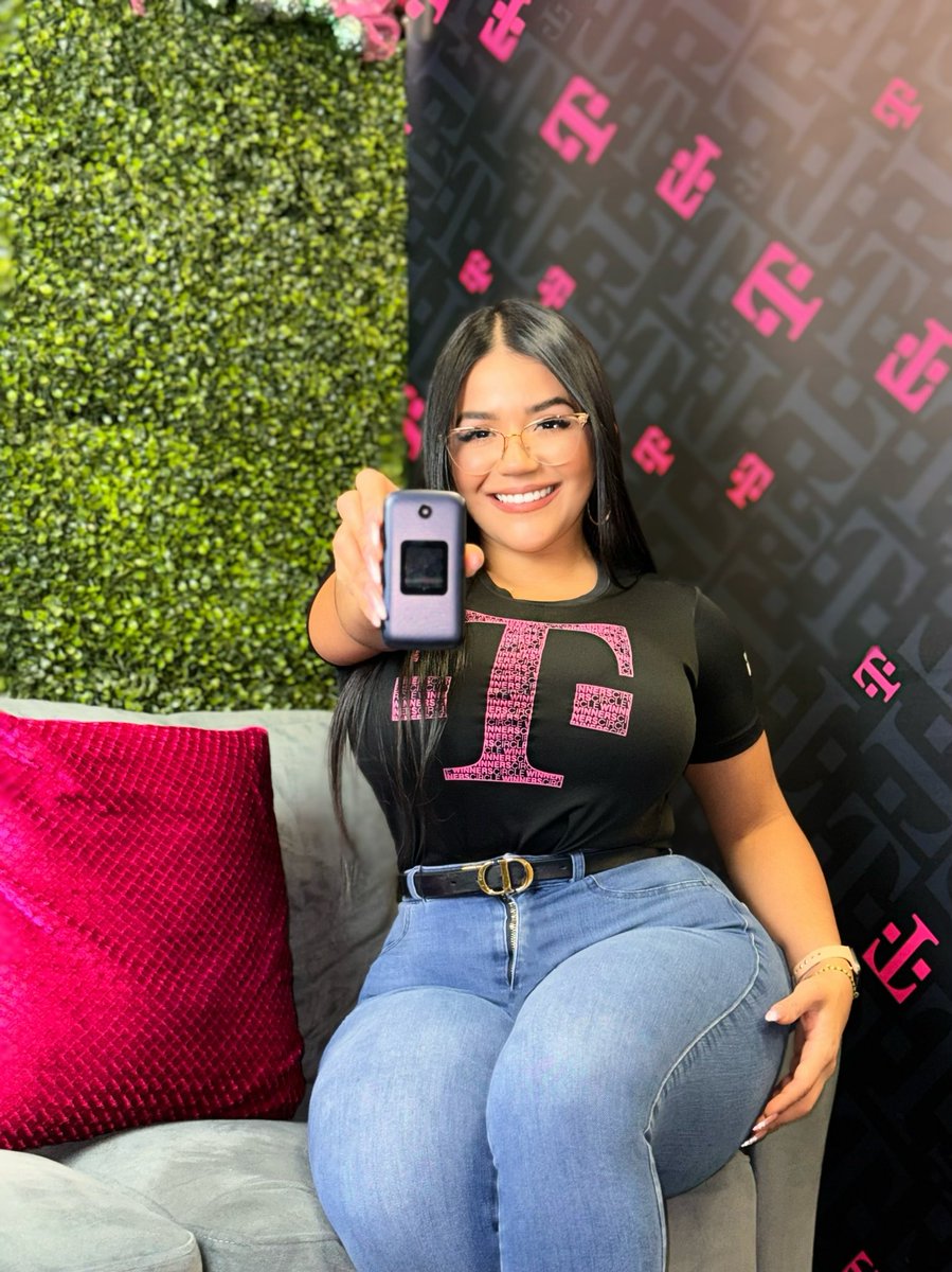 Recycle your old phone and trade it in for a new one! Are you aware of our device recycling program at T-Mobile!? 
#teammagenta #AmericaRecyclesday