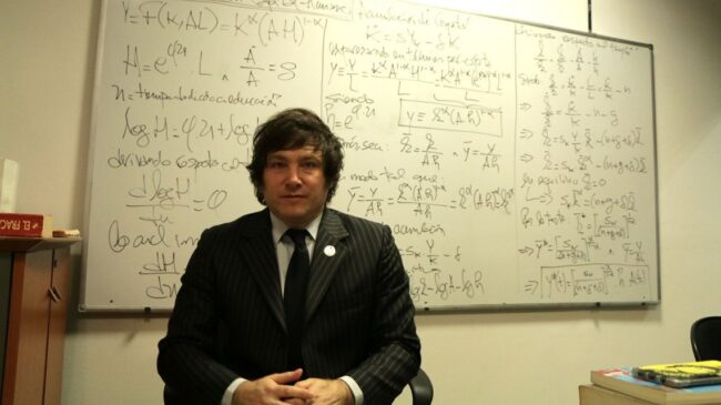 Pase lo que pase sos un héroe y patriota Javier.

Te metiste a pelearla teniendo la vida solucionada siendo economista y profesor sabiendo que ibas a tener todo en contra

Y lo más importante: le cambiaste la cabeza colectivista a gran parte de la gente.

#GraciasMilei