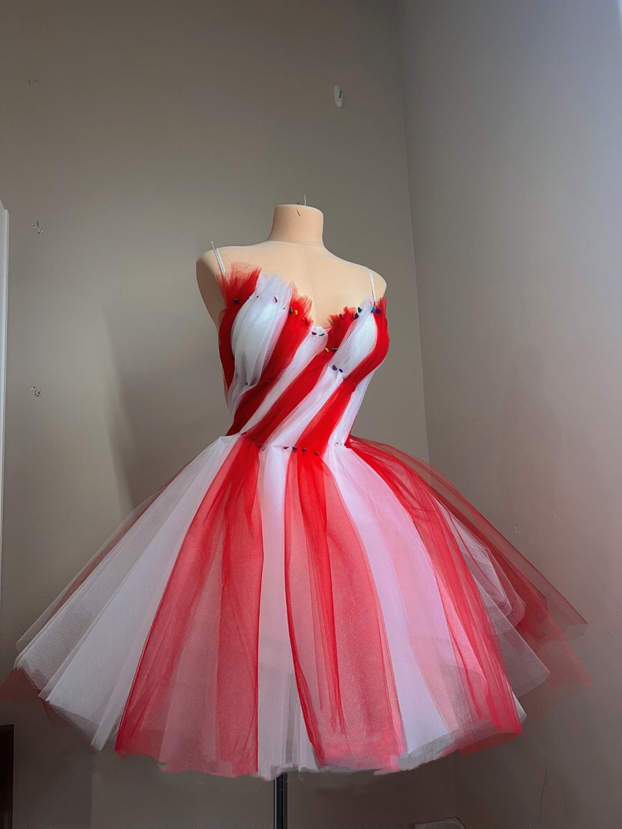 officialhambly's tweet photo. Candy cane fairy on her way https://t.co/0xYcSsRVbw
